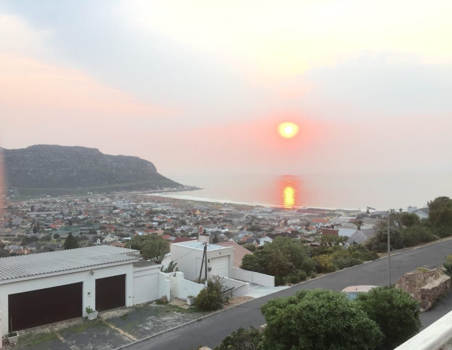 To Let 3 Bedroom Property for Rent in Fish Hoek Western Cape